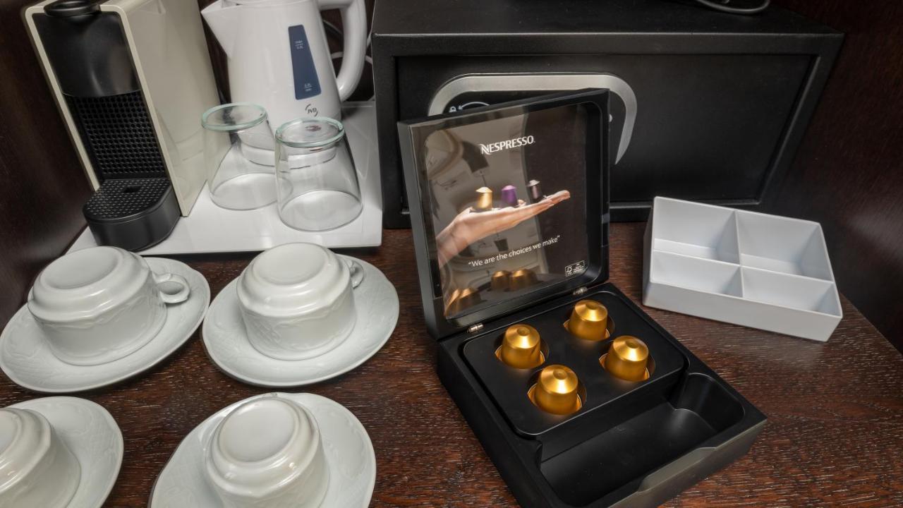 Brettania Hotel Янина Екстериор снимка