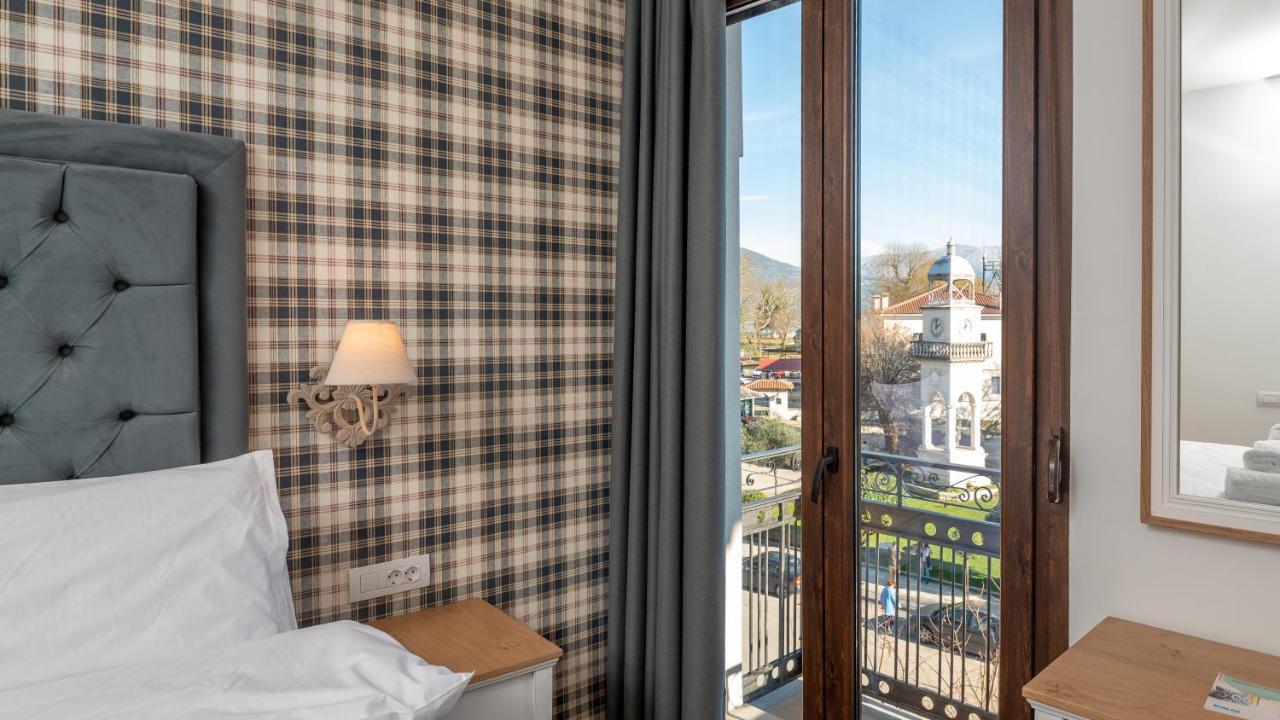 Brettania Hotel Янина Екстериор снимка