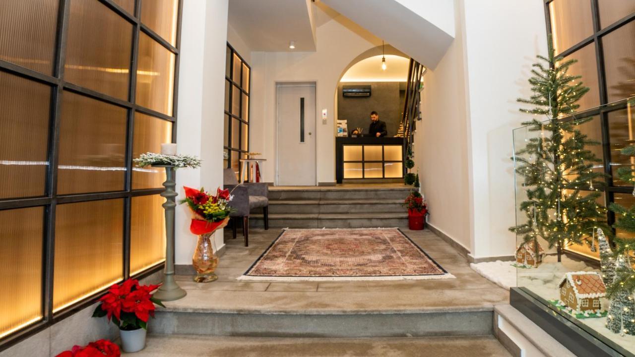 Brettania Hotel Янина Екстериор снимка