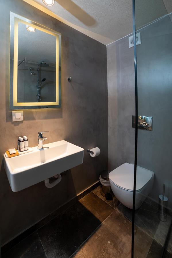 Brettania Hotel Янина Екстериор снимка