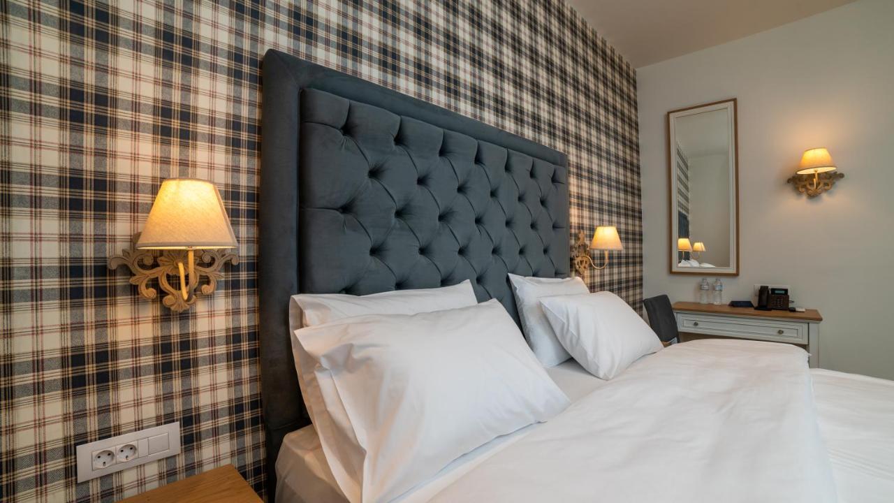 Brettania Hotel Янина Екстериор снимка