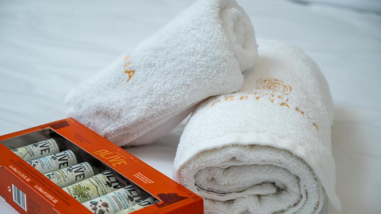 Brettania Hotel Янина Екстериор снимка