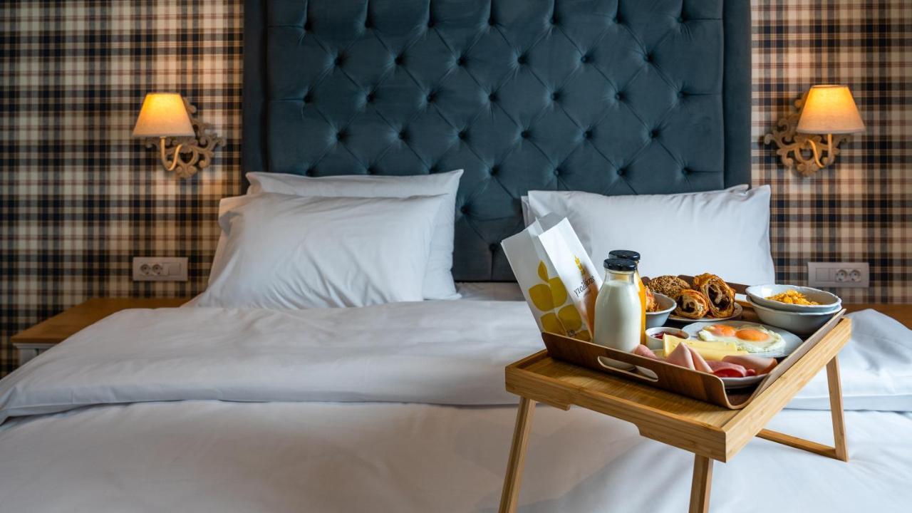 Brettania Hotel Янина Екстериор снимка